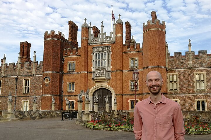 Private Tour of Hampton Court Palace with Award-Winning Architectural Historian - Photo 1 of 11